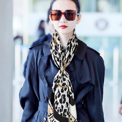 펜디 신상 스카프 FD70228