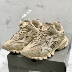 발렌시아가 남여공용 운동화 656080-3