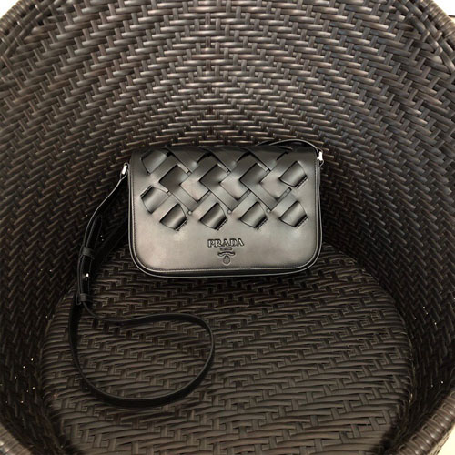 프라다 비텔로 라지 우븐 숄더백 1BD246 블랙