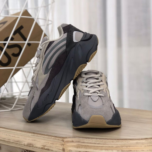 아디다스 남여공용 이지부스트 700 18128-3