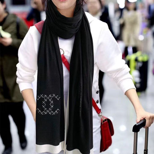 샤넬 신상 스카프 C7025