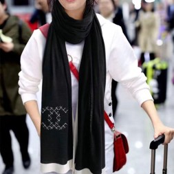 샤넬 신상 스카프 C7025