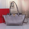 발렌티노 스몰 사이즈 락스터드 백 ZW2B0037 실버그레이 금장