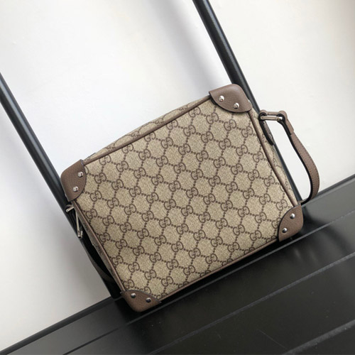 구찌 가죽 디테일의 숄더백 626363