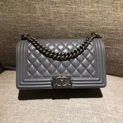 샤넬 보이 미듐 플랩백 A67086 램스킨 그레이 은장