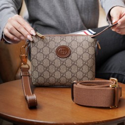 구찌 인터로킹 G 메신저백 723306