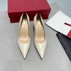 발렌티노 신상 펌프스 RY2S0B31 아이보리