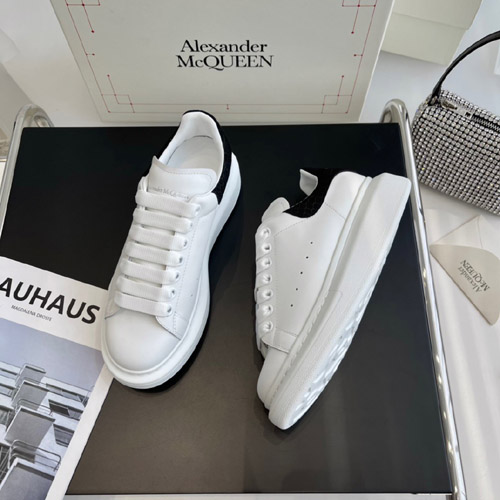 알렉산더 맥퀸  남여공용 스니커즈  586434-20
