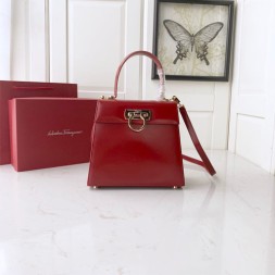 페레가모  켈리백 미듐 21E888 레드