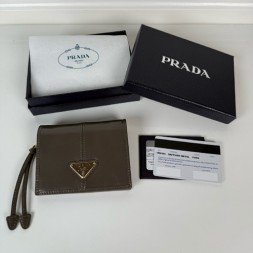 프라다 가죽 반지갑  1M0204 금장