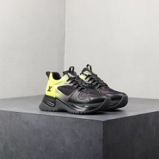 루이비통 런 어웨이 펄스 스니커즈 1A4K64