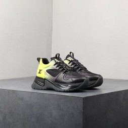 루이비통 런 어웨이 펄스 스니커즈 1A4K64