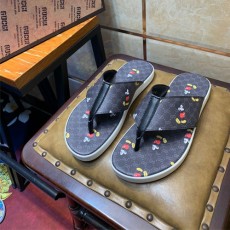 구찌 남성용 신상 슬리퍼 620285