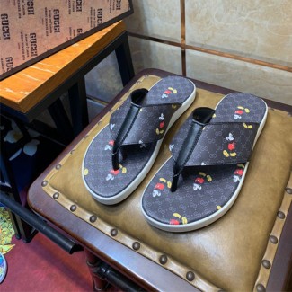 구찌 남성용 신상 슬리퍼 620285