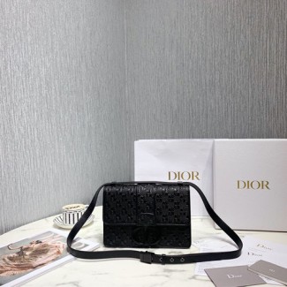 디올 송아지 가죽 몽테인 플랩 백 M9203 블랙 메탈