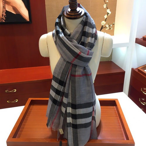 버버리 신상 스카프 BB3615