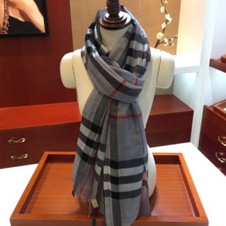 버버리 신상 스카프 BB3615