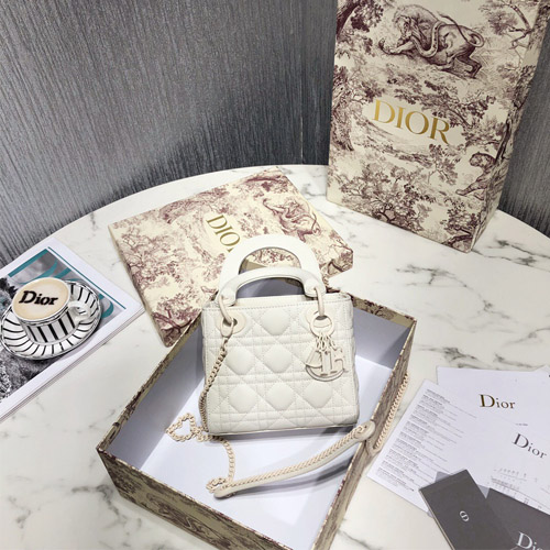 디올 울트라 매트 미니 레이디백 M0566 화이트