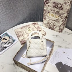 디올 울트라 매트 미니 레이디백 M0566 화이트