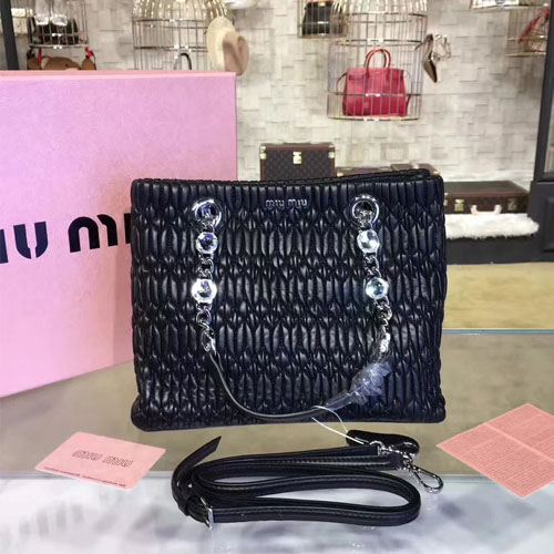 미우미우 마테라세 크리스탈 토트백 5BA038 블랙