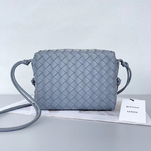 보테가 스몰 루프 카메라 백 V6600-5