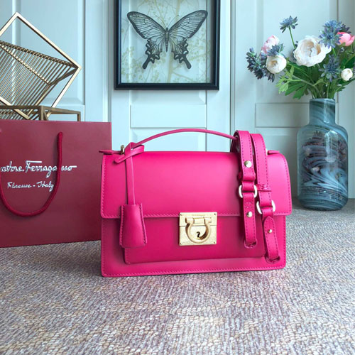 페레가모  간치오 미디엄 플랩백 21G179 체리핑크