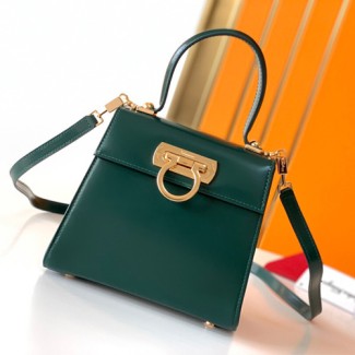 페레가모 켈리백 스몰 21E887 그린