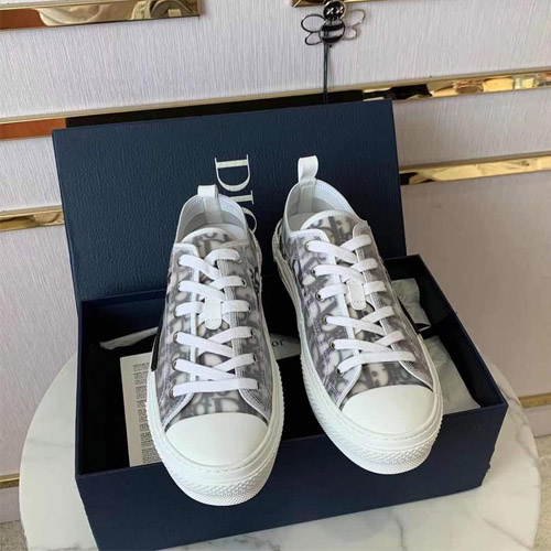 디올 남여공용 신상 스니커즈 M50040