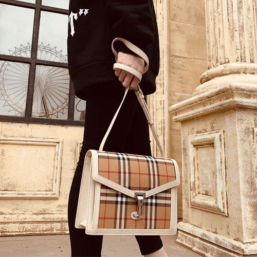 버버리 스몰 빈티지 체크 가죽 크로스바디 백 80063611 화이트
