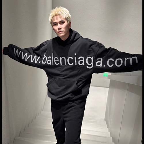 발렌시아가 남여공용 맨투맨  528814