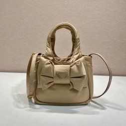 프라다 나일론 스몰 패디드 백 1BA359-14