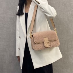 펜디 신상 미듐 바게트 8BR600 핑크