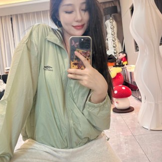 발렌시아가 여성용 바람막이 528821-2