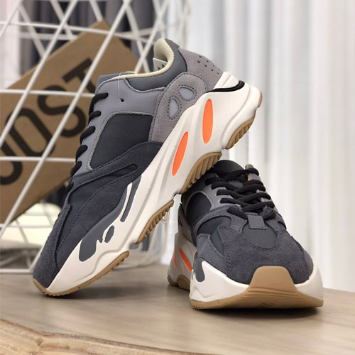 아디다스 남여공용 이지부스트 700 18128-5