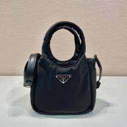프라다 나일론 스몰 패디드 백 1BA359-12