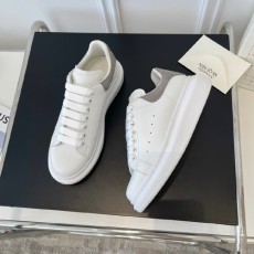 알렉산더 맥퀸  남여공용 스니커즈  586434-23