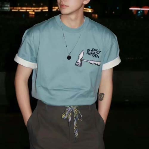 루이비통  남여공용  반팔  M10240