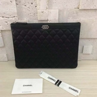 샤넬 신상 라지 보이 클러치백 A45030 캐비어 블랙 은장