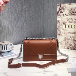 디올 송아지 가죽 DIORAMA 스몰 백 M0421 브라운