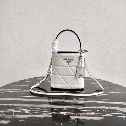 프라다 신상 버킷백 1BA319 화이트