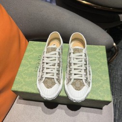 구찌 남여공용 스니커즈 670511-2