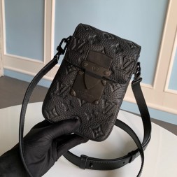 루이비통 S락 버티컬 웨어러블 월릿 M81524-1