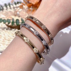 반클리프 신상 팔찌 D99513