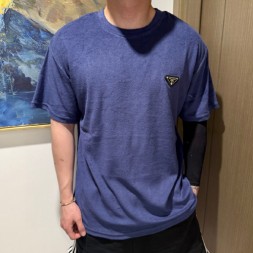 프라다 남여공용 반팔티 3A597