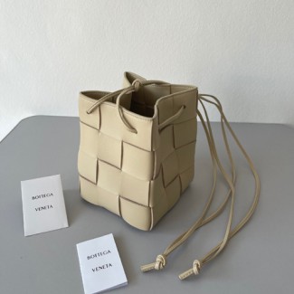 보테가 카세트 스몰 크로스바디 버킷 백 680218-6