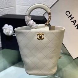 샤넬 크루즈 브레이슬릿 버킷백팩 AS1362 화이트