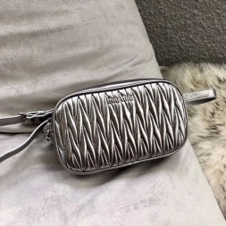 미우미우 마틀라세 벨트백 겸 크로스백 5BL005 실버