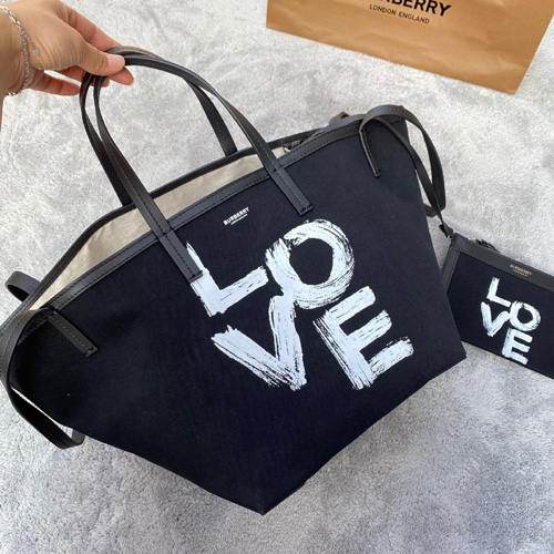 버버리 신상 비치 토트백 80431041-5