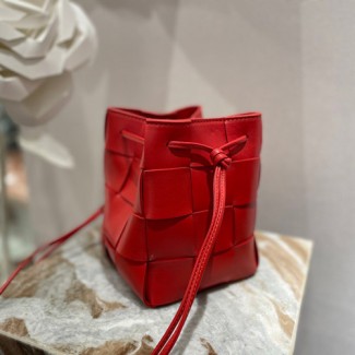 보테가 카세트 스몰 크로스바디 버킷 백 680218-1