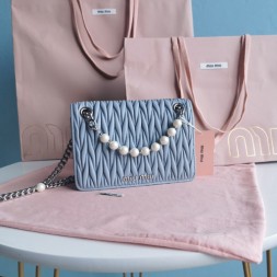 미우미우 21FW 마테라쎄 미니 백 5BP065 블루